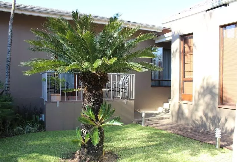 پانسیون Acacia Guest House