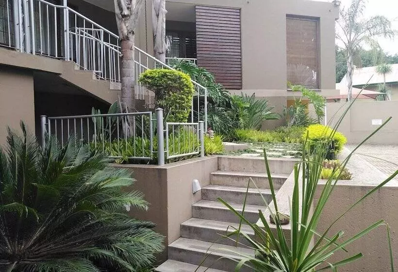 پانسیون Acacia Guest House