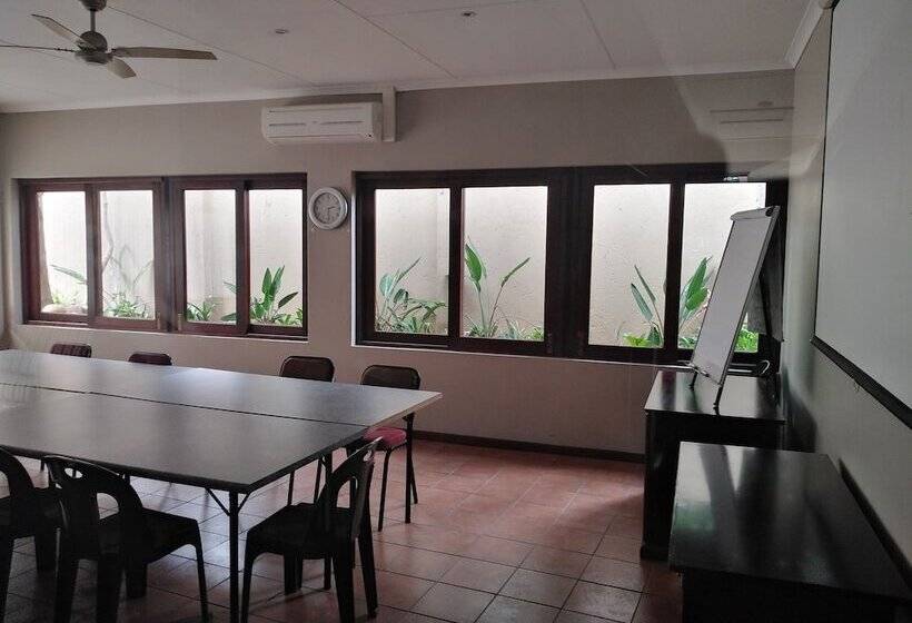 פנסיון Acacia Guest House