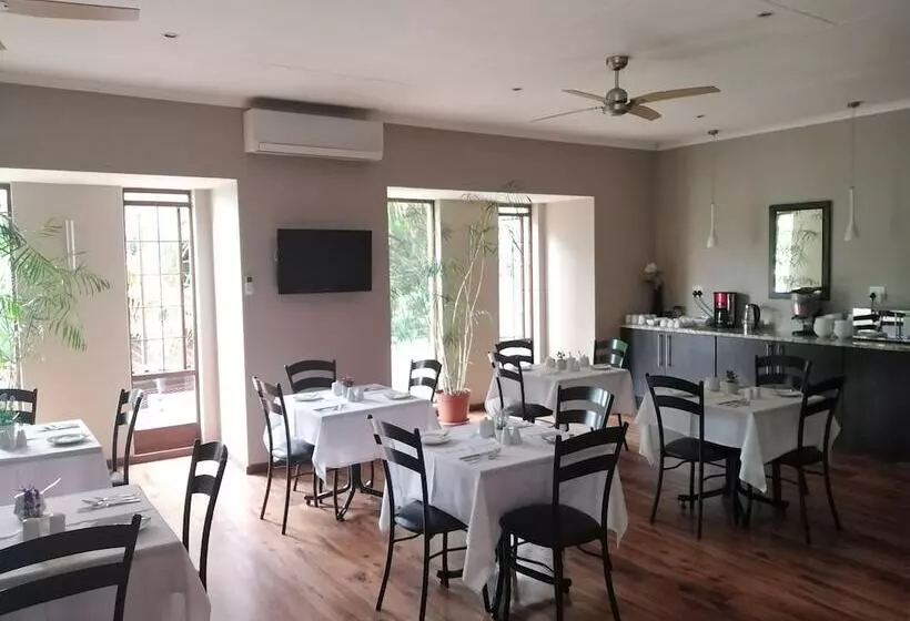 پانسیون Acacia Guest House