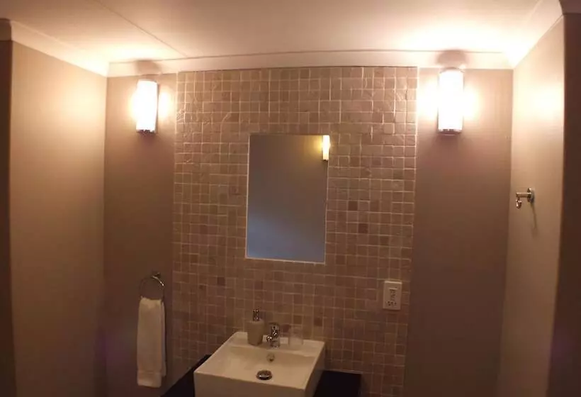 پانسیون Acacia Guest House