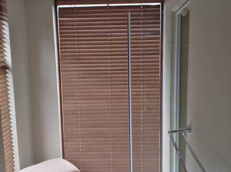 פנסיון Acacia Guest House