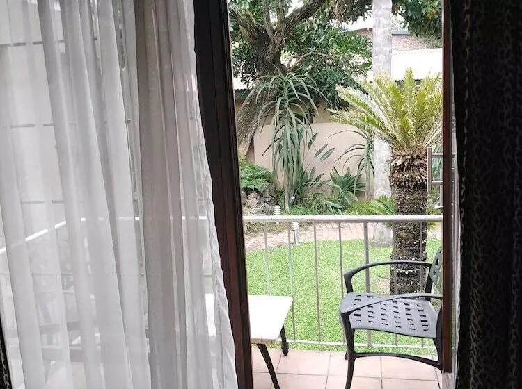 پانسیون Acacia Guest House