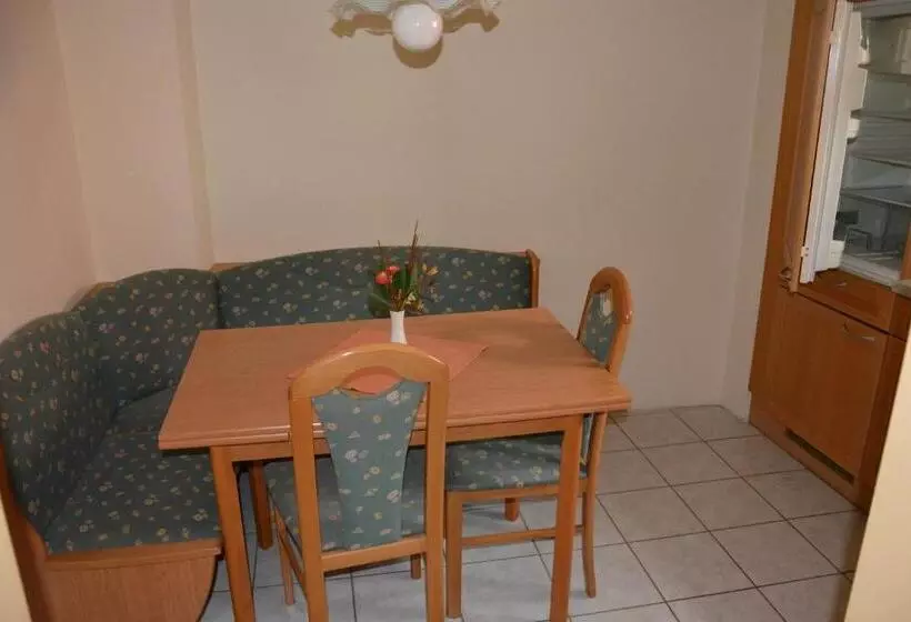 Aamiaismajoitus (B&B) Gästehaus Einzinger