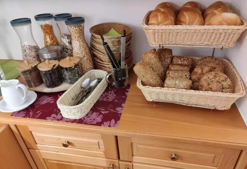 Aamiaismajoitus (B&B) Gästehaus Einzinger