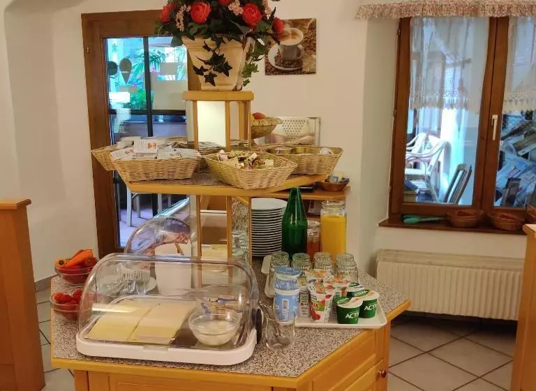 Aamiaismajoitus (B&B) Gästehaus Einzinger