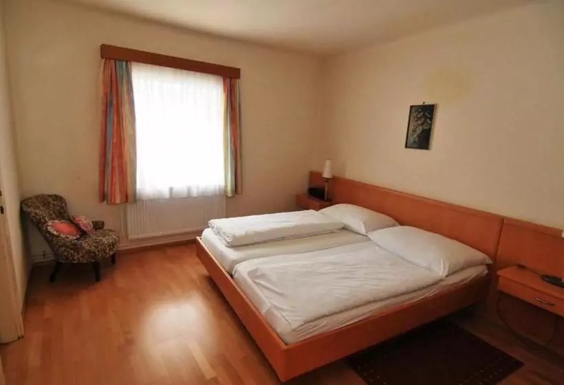 Aamiaismajoitus (B&B) Gästehaus Einzinger