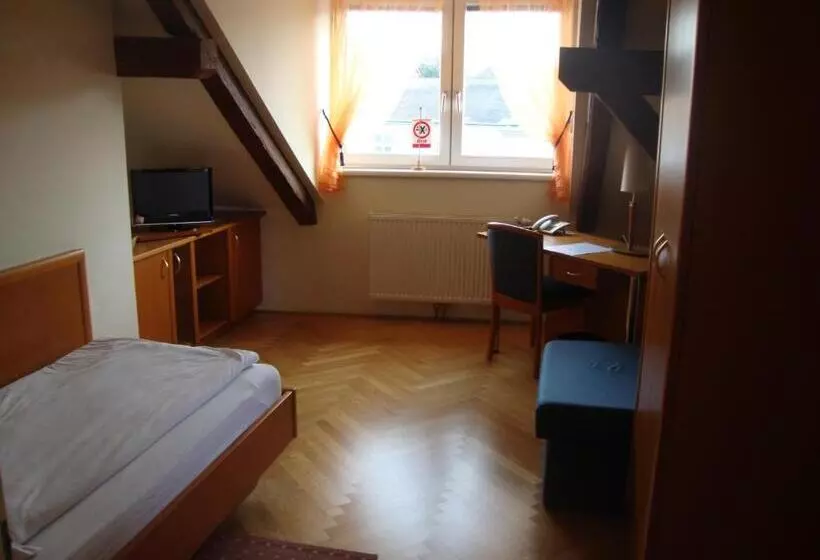 Aamiaismajoitus (B&B) Gästehaus Einzinger