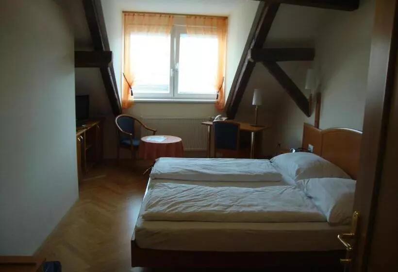 Aamiaismajoitus (B&B) Gästehaus Einzinger