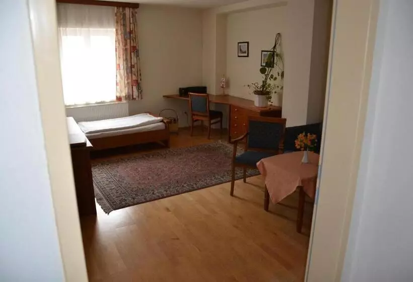 Aamiaismajoitus (B&B) Gästehaus Einzinger