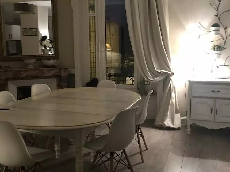 ベッドアンドブレックファースト Le Clos De La Tour