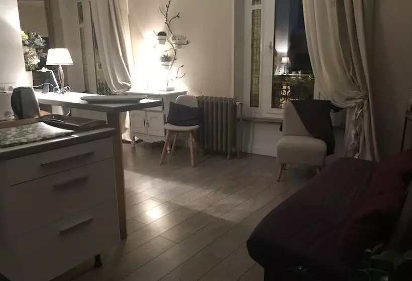 ベッドアンドブレックファースト Le Clos De La Tour