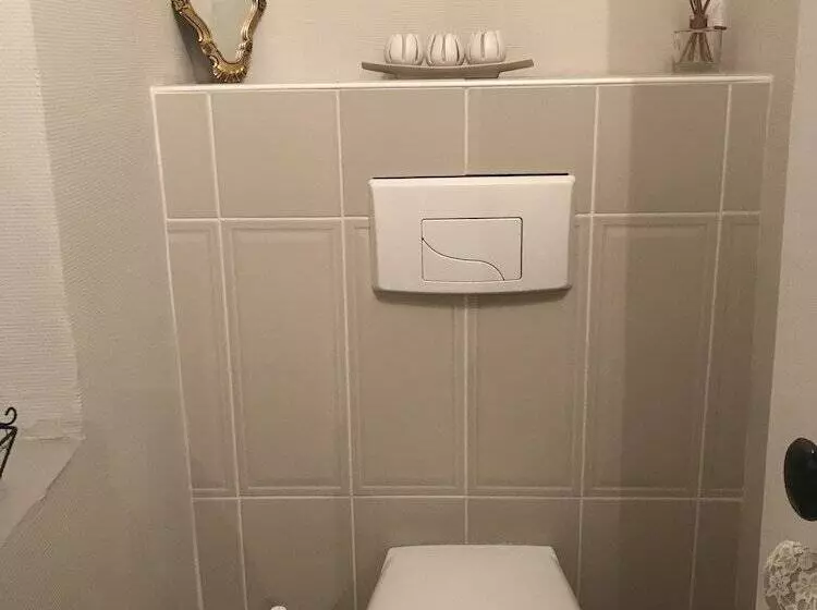 ベッドアンドブレックファースト Le Clos De La Tour