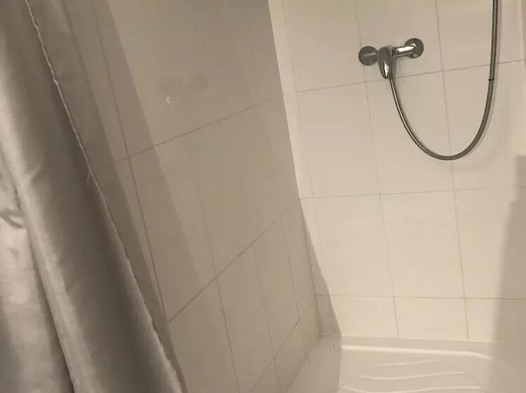 ベッドアンドブレックファースト Le Clos De La Tour