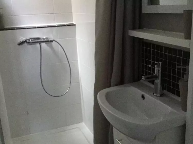 ベッドアンドブレックファースト Le Clos De La Tour