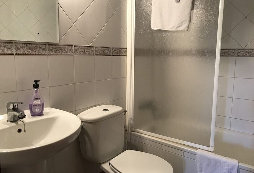 فندق Cuatro Vientos