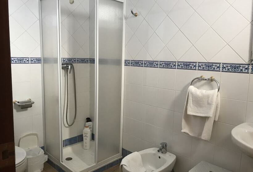 فندق Cuatro Vientos