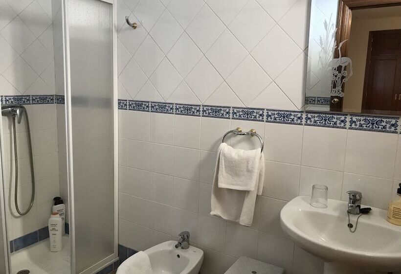 فندق Cuatro Vientos