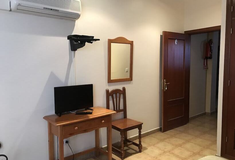 فندق Cuatro Vientos