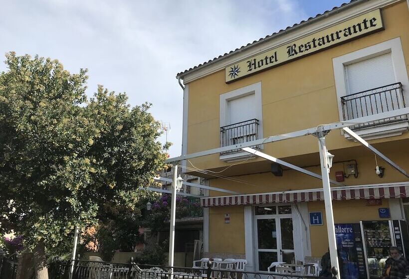 فندق Cuatro Vientos