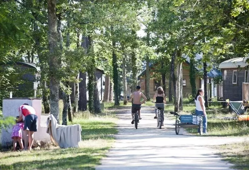 ホテル Village Huttopia Lac De Rillé