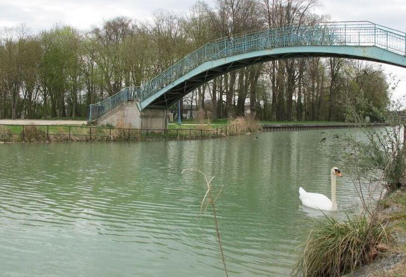 بنسيون Les Collinades De Chalons