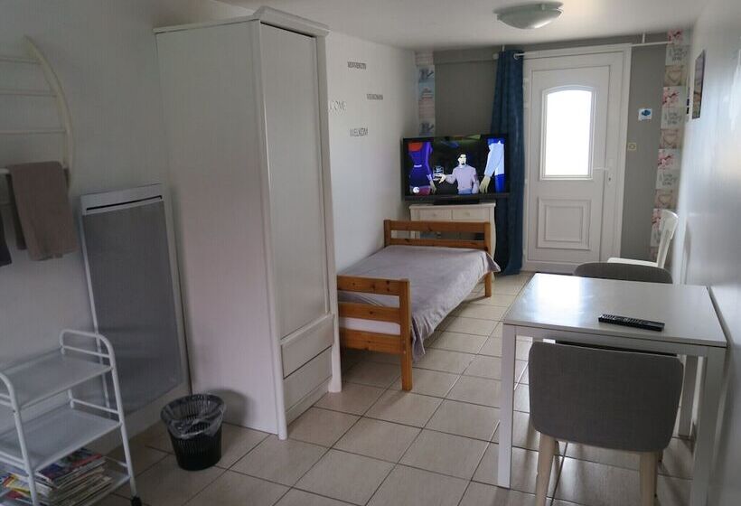 بنسيون Les Collinades De Chalons