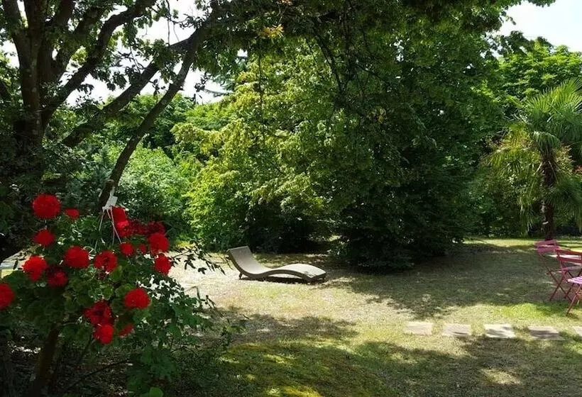 Villa Castel Maison Table D Hôtes & Jardin Refuge De Biodiversité