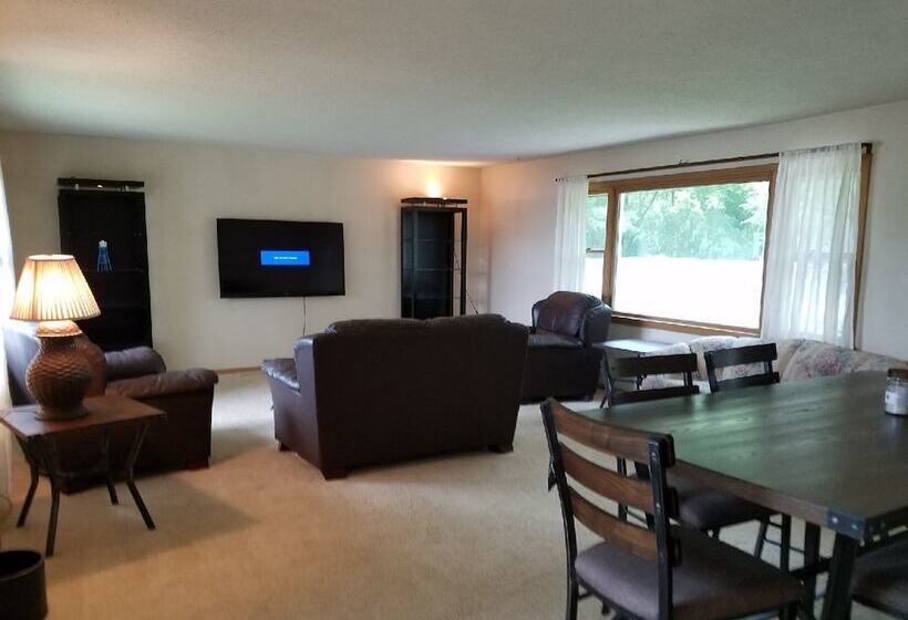 3 Bedroom Lakefront House