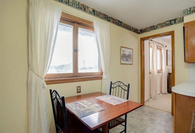 3 Bedroom Lakefront House