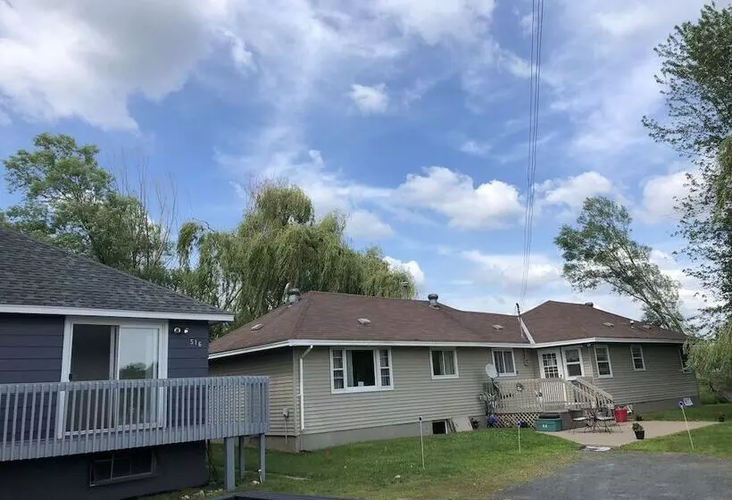 3 Bedroom Lakefront House