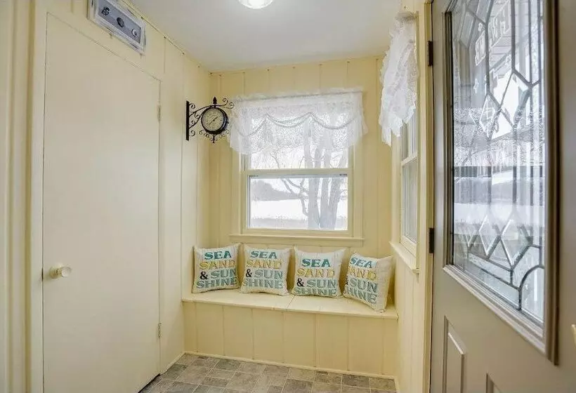 3 Bedroom Lakefront House