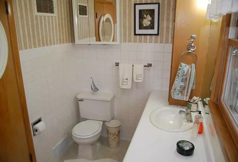 3 Bedroom Lakefront House