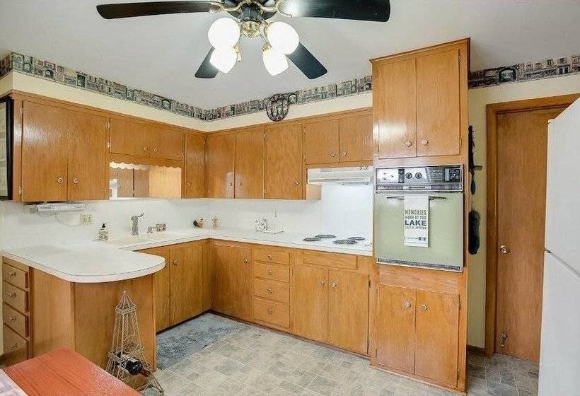 3 Bedroom Lakefront House