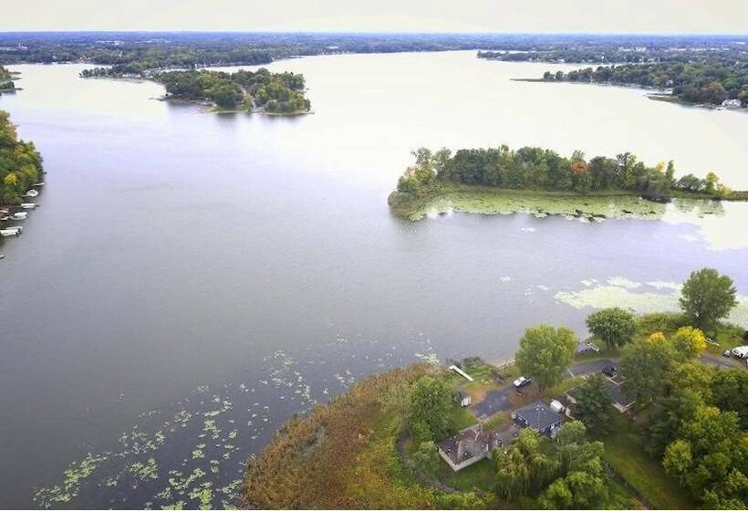 3 Bedroom Lakefront House
