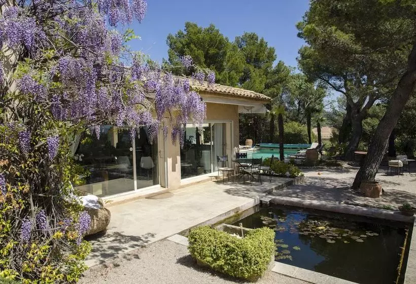 ベッドアンドブレックファースト L’éléphant De Vaugines