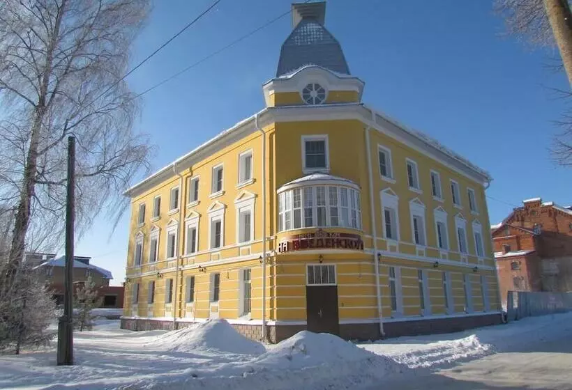 مسافرخانه Na Vvedenskoy