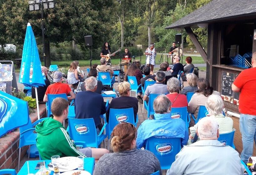 فندق Camping Le Parc De Vaux