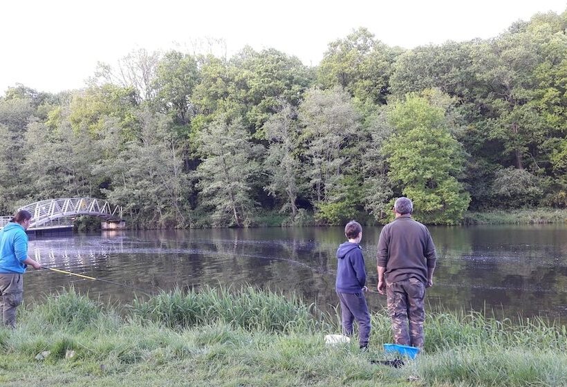 فندق Camping Le Parc De Vaux