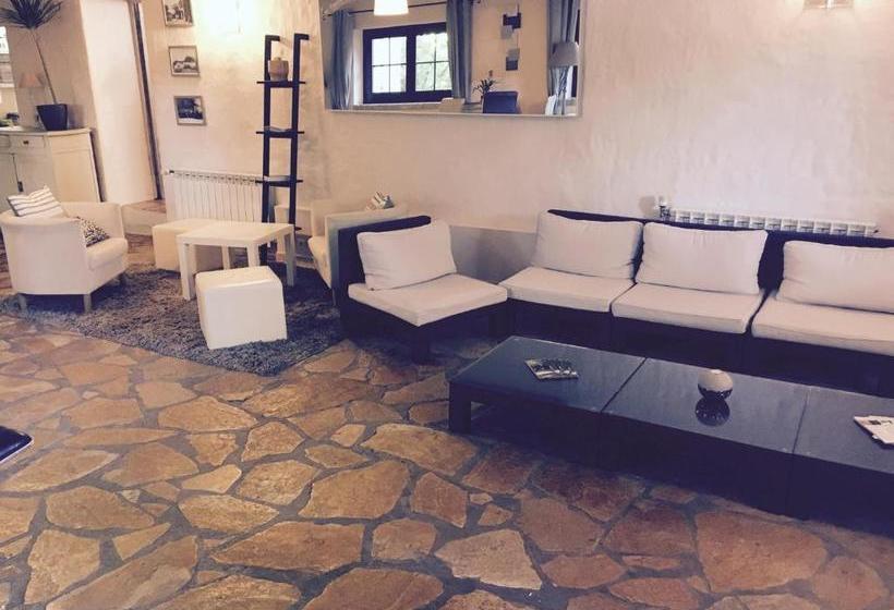 فندق Lou Cigaloun