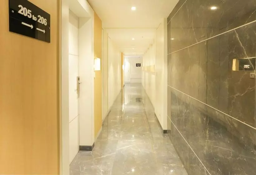 Hotelli Treebo Select Gopalas Residency