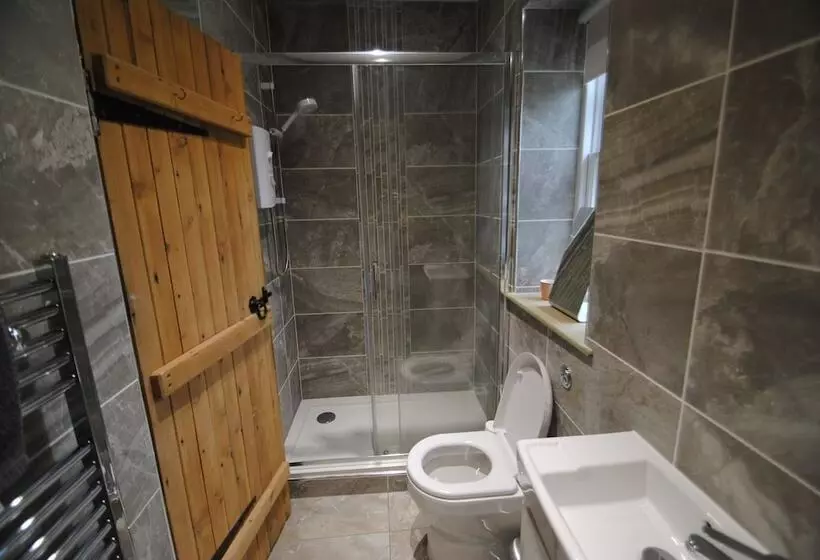 Mauldslie Hill Cottage