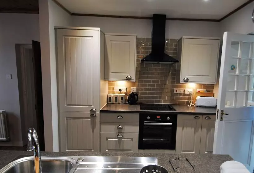 Mauldslie Hill Cottage