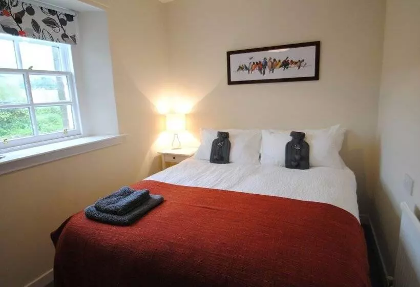 Mauldslie Hill Cottage