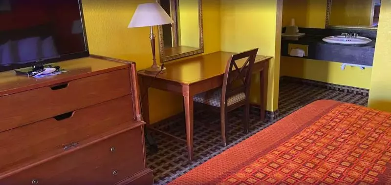 モーテル Express Inn