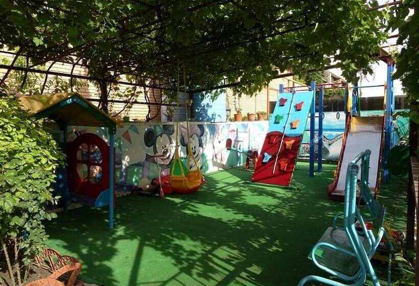 פנסיון Guest House Amur