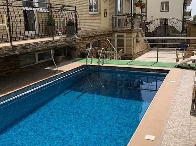 Majatalo Guest House Amur