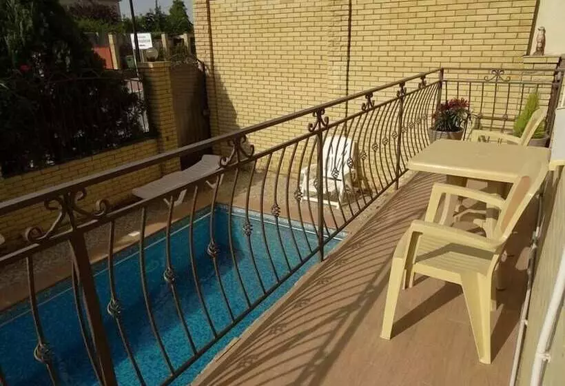 Majatalo Guest House Amur