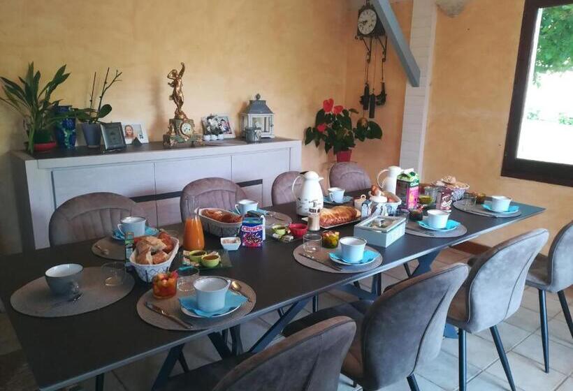 بنسيون Les Arums De Fondeminjean