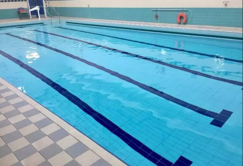 Two Bedroom Victorian Flat In The Centre Of Port Glasgow Close To All Amenities